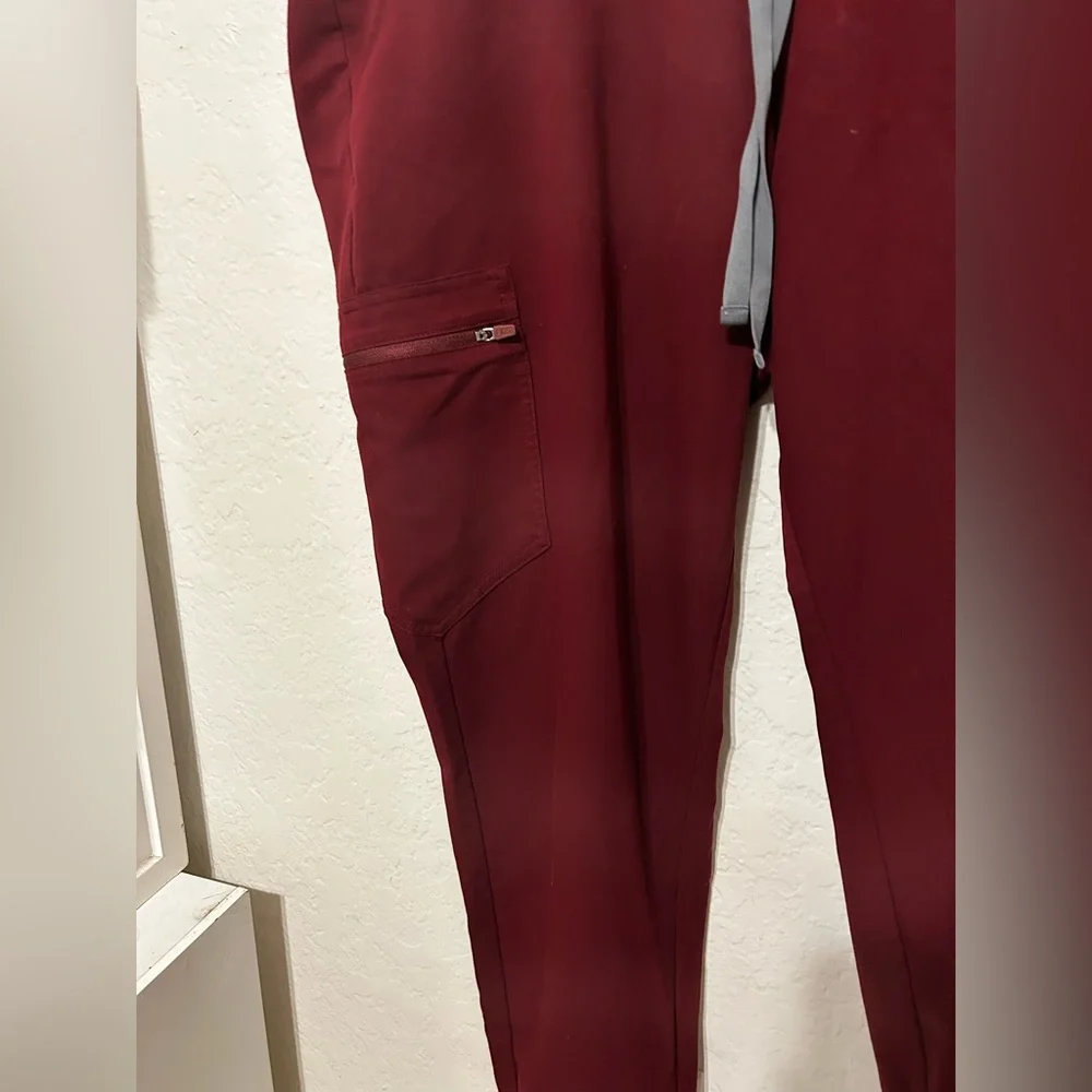 🎻Figs Men's Deep Red bottoms size XXL/T GUC